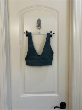 lululemon athletica Green V‑Neck Medium‑Support Sports Bra